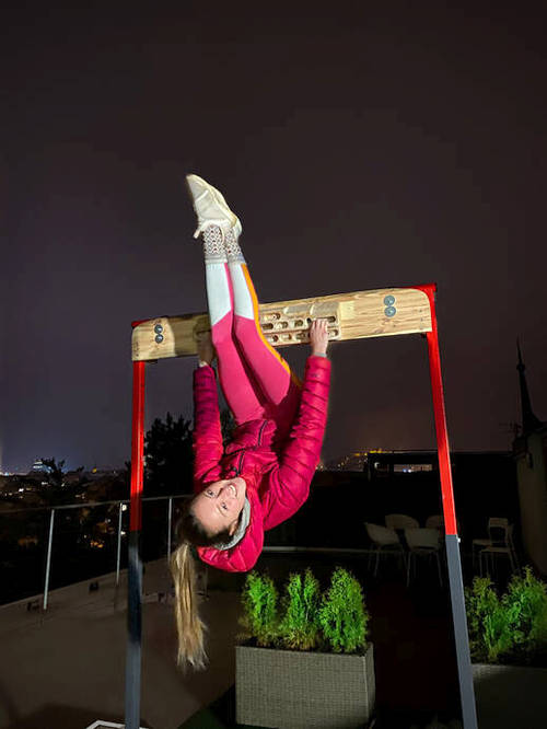 Jana pi trninku doma