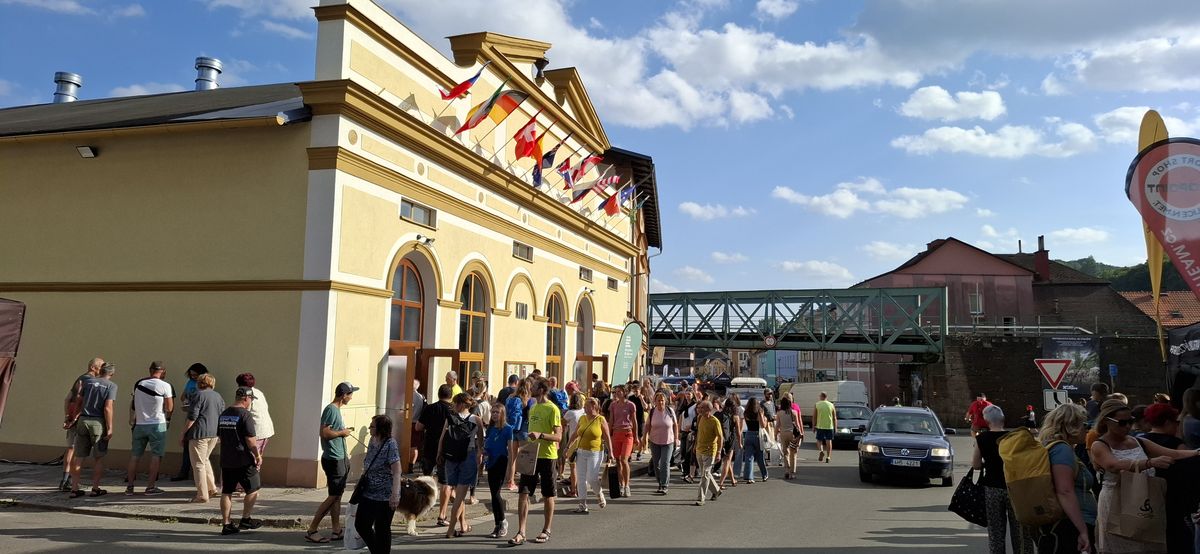 Kliknutm zavete okno.