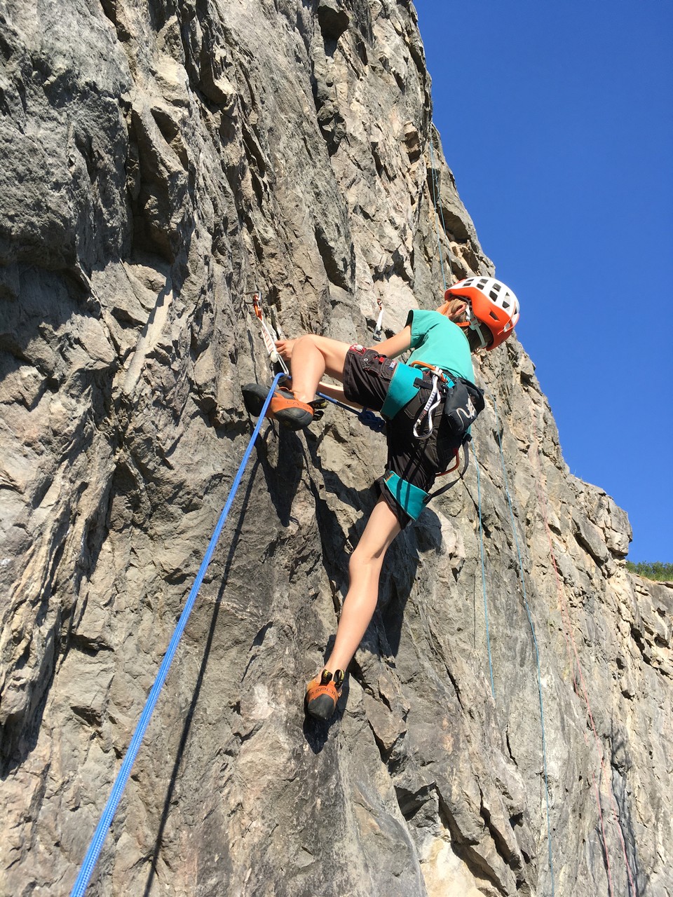 Kliknut�m zav�ete okno.