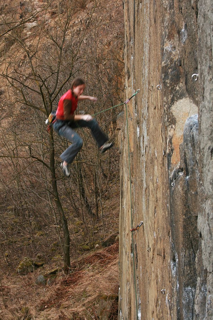 Kliknut�m zav�ete okno.